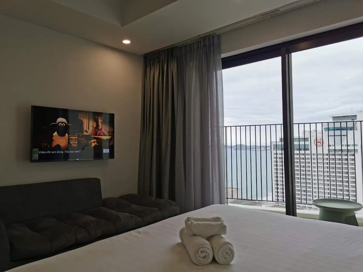 Gold Coast Luxury Apartment Нячанг