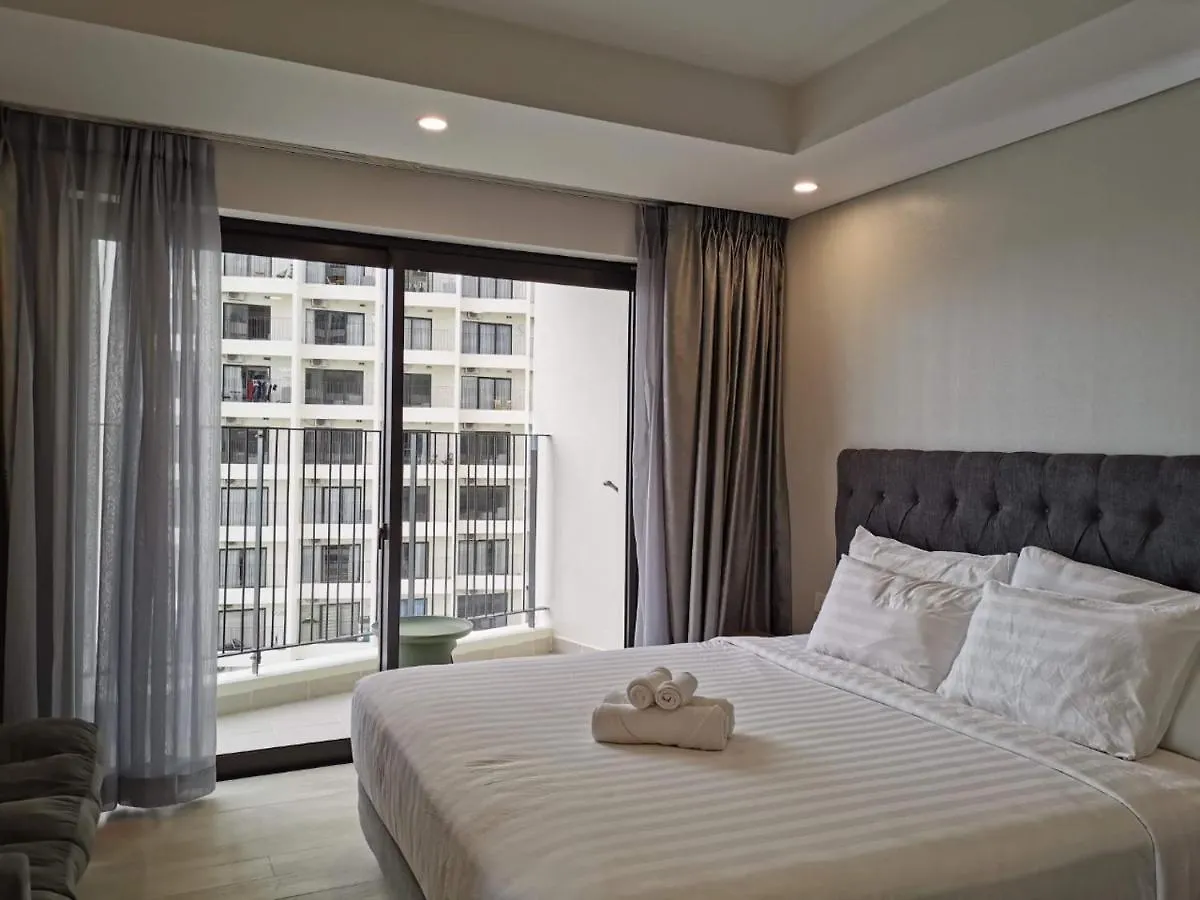 Gold Coast Luxury Apartment Нячанг