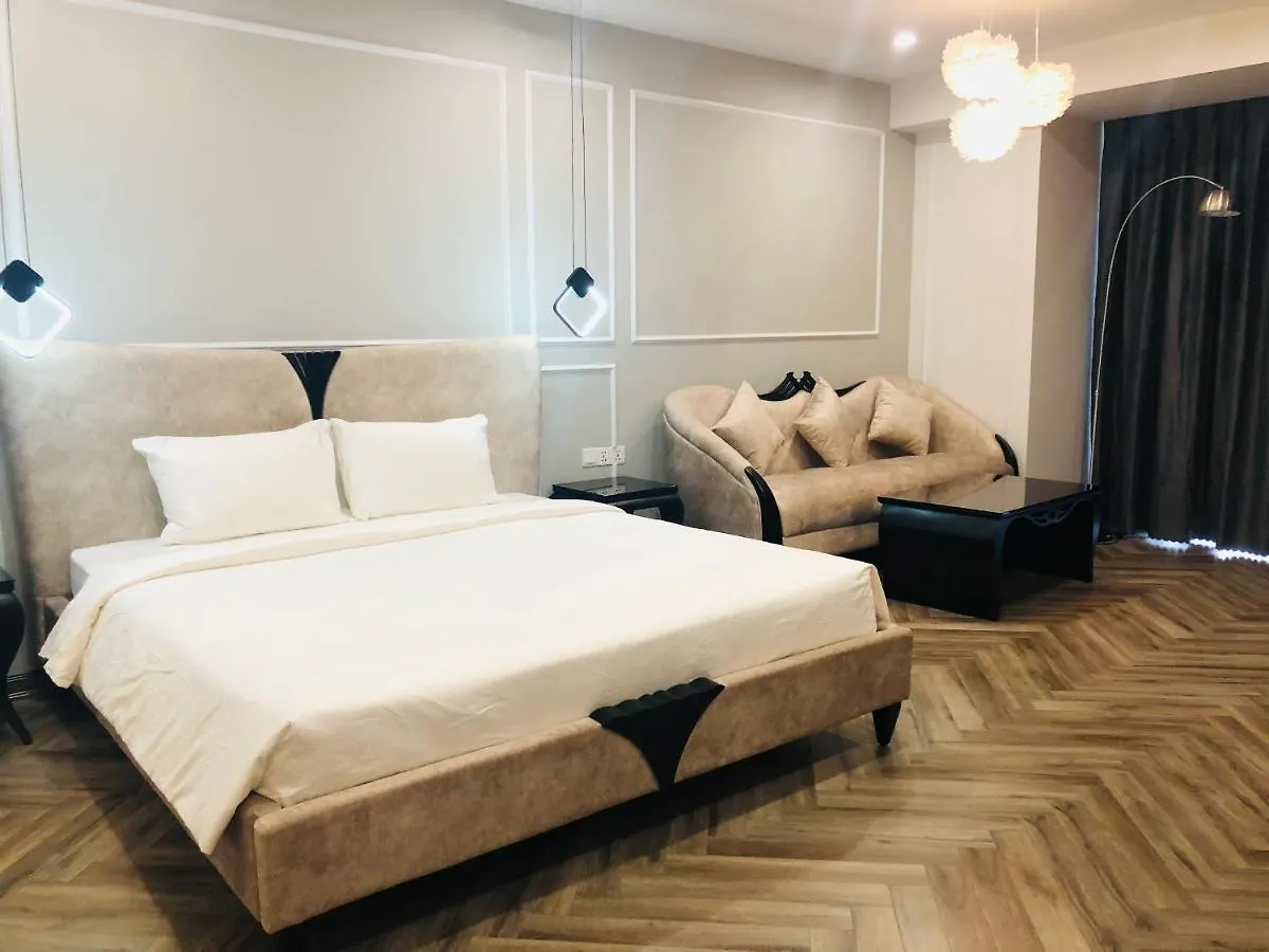 Gold Coast Luxury Apartment Нячанг