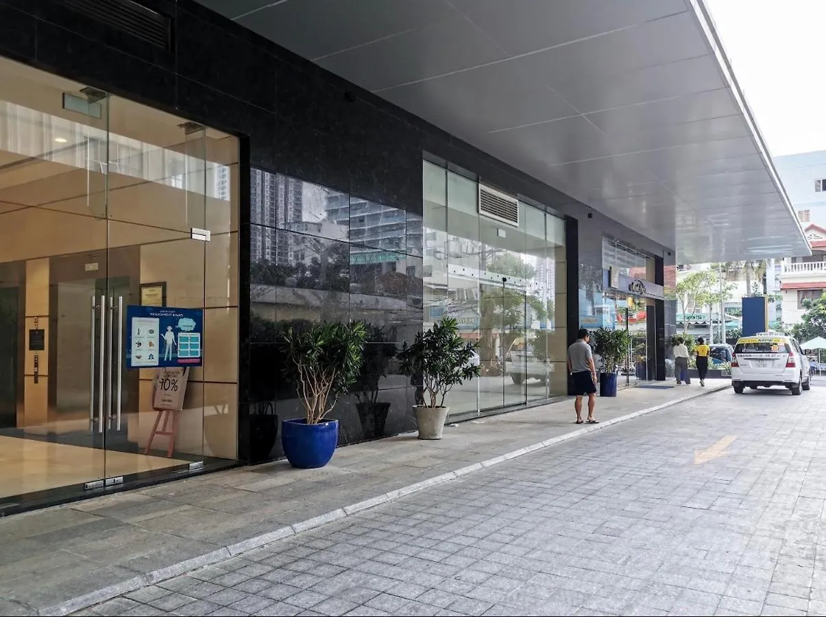 Gold Coast Luxury Apartment Нячанг