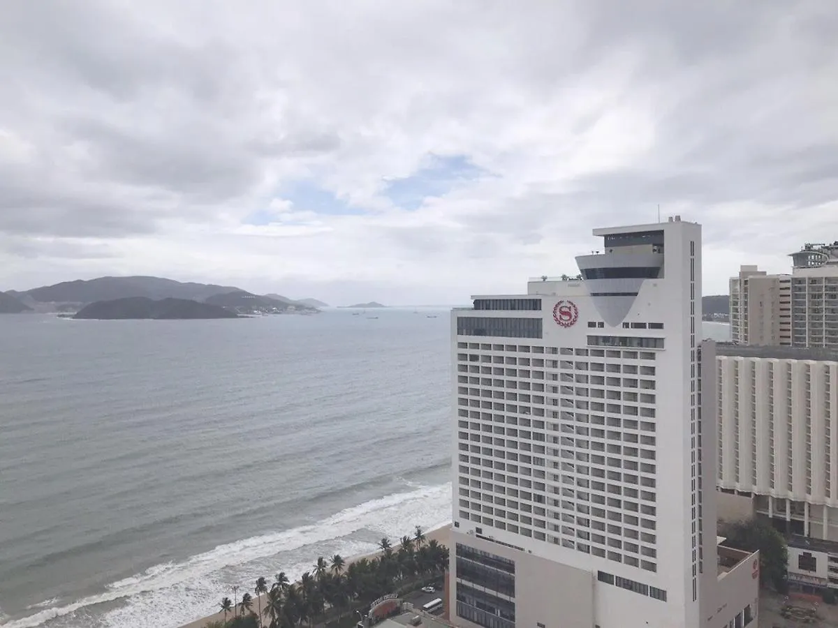 Gold Coast Luxury Apartment Нячанг