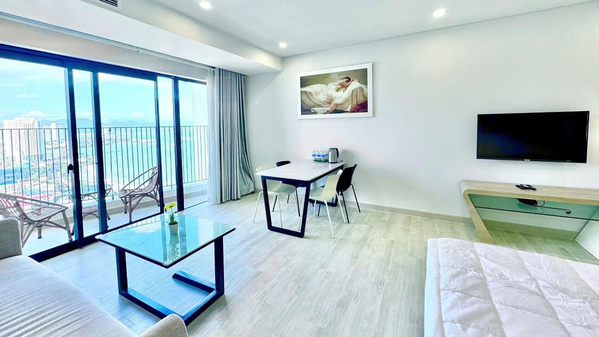 Gold Coast Luxury Apartment Нячанг